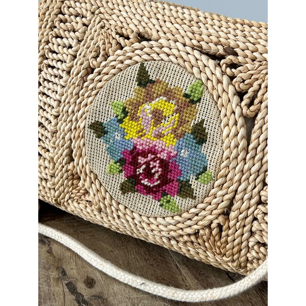 Vintage Boho Straw Raffia Purse Embroidered Cross Stitch Floral Crossbody Bag - Picture 5 of 10